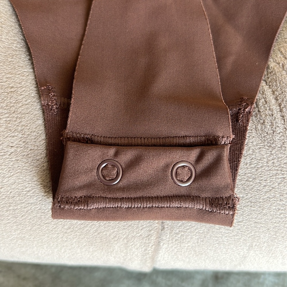 Skims Deep Plunge Shapewear Bodysuit - Picture 8 of 9